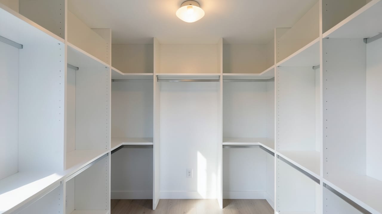 Closet Mold Cleanup in Indian Rocks Beach, FL in Indian Rocks Beach